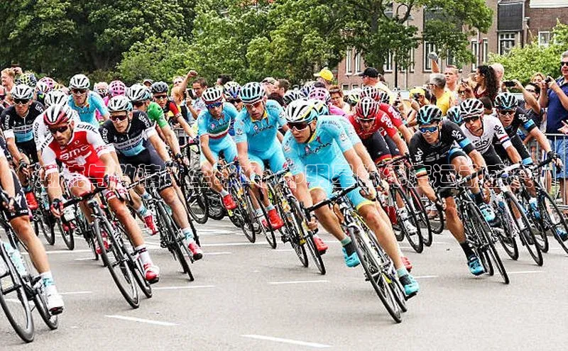 潮流与激情：全球K-pop明星的年度运动盛宴